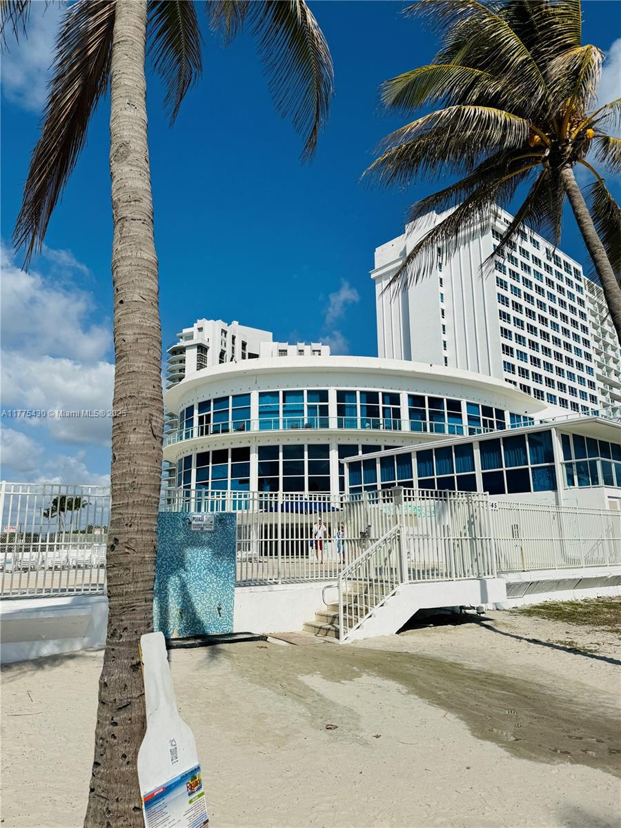 1ad5be0d-121 5445 Collins Ave # 1520, Miami Beach FL 33140 — #A11775430