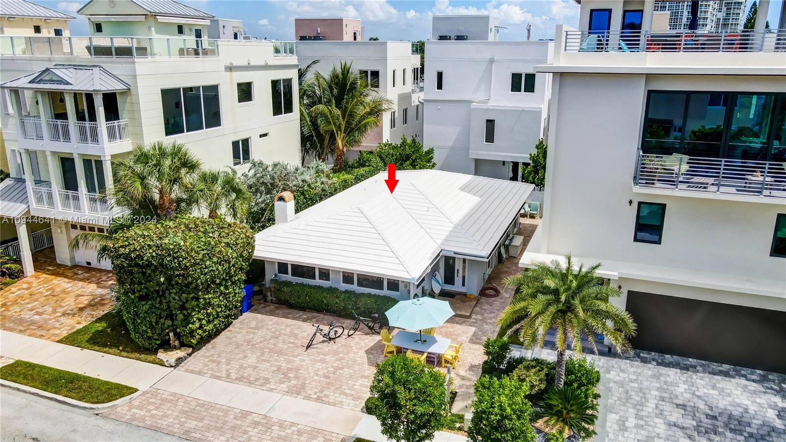309 Oak St, Hollywood FL 33019 — #A10944641