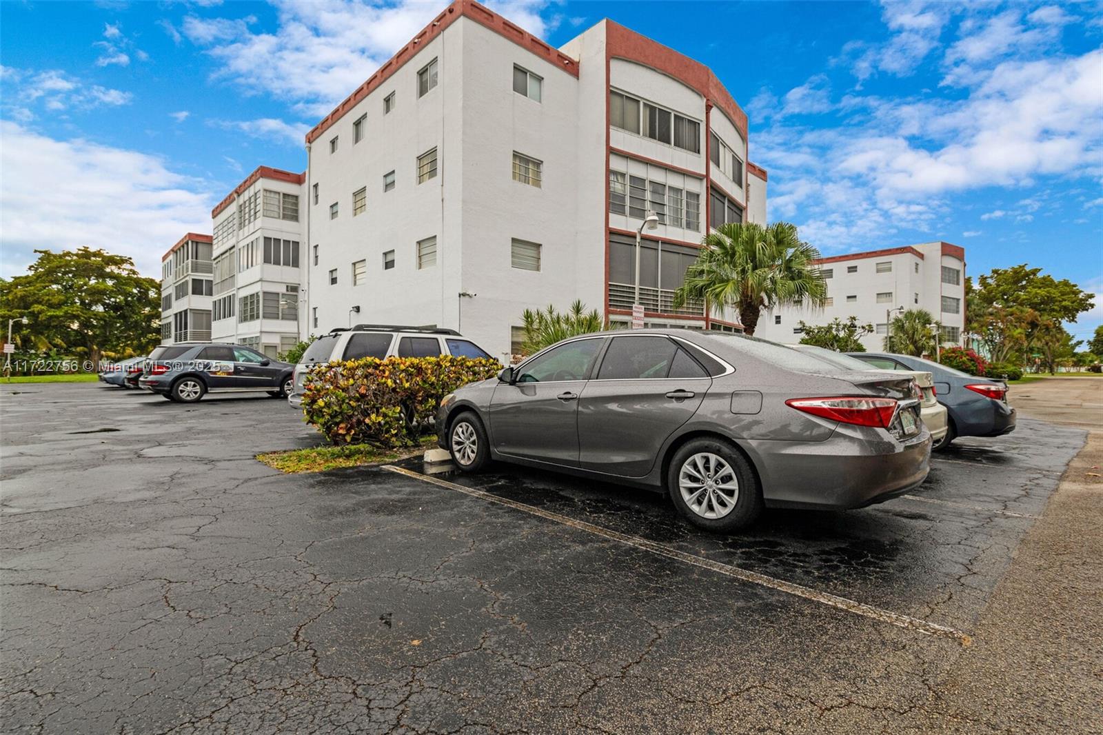 1ad5be0d-79 4000 NW 44th Ave # 205, Lauderdale Lakes FL 33319 — #A11722756