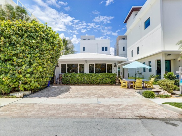 309 Oak St, Hollywood FL 33019 — #A10944641