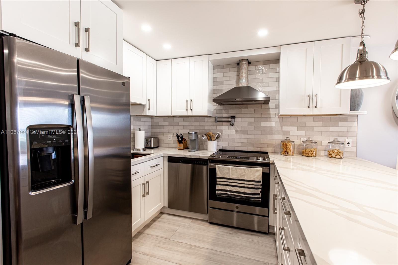 6dd28e9b-330 300 Oregon St # 204, Hollywood FL 33019 — #A11087994