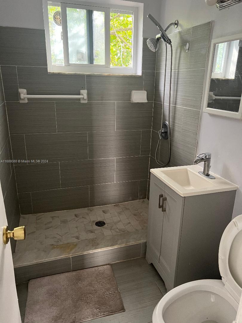 6dd28e9b-96 2419 Lincoln St # 23B, Hollywood FL 33020 — #A11688088