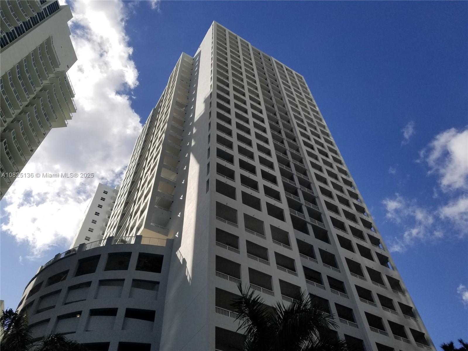 83dcefb7-320 170 SE 14th St # 1407, Miami FL 33131 — #A10825136