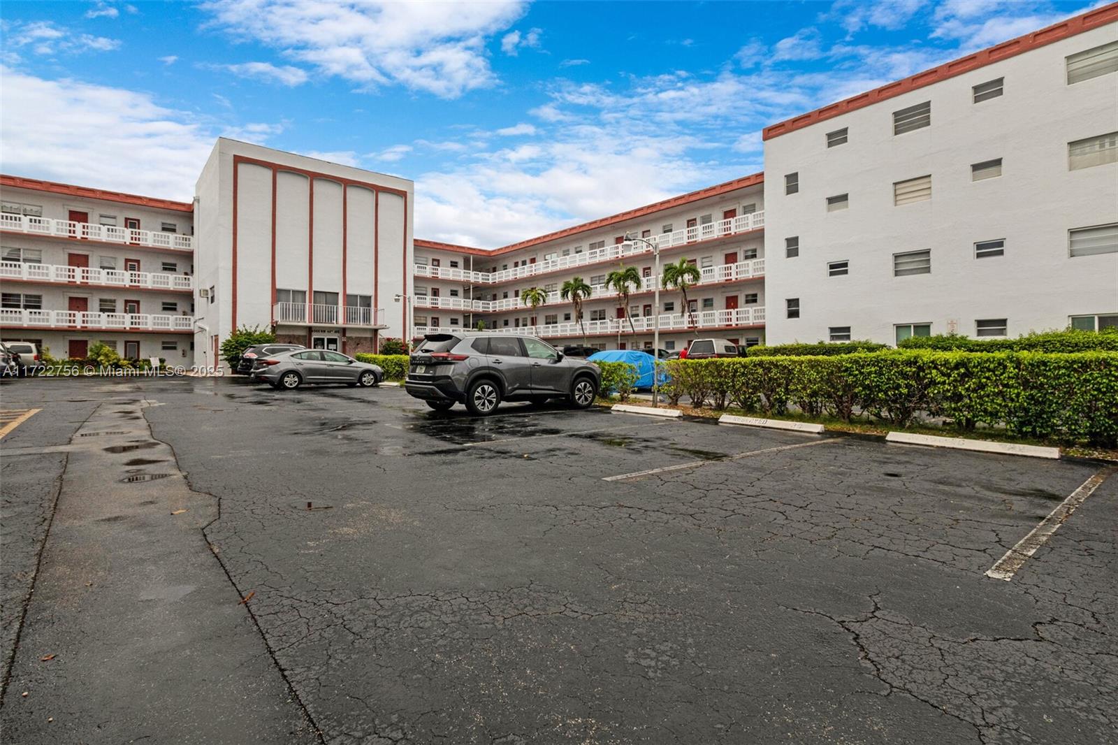 83dcefb7-94 4000 NW 44th Ave # 205, Lauderdale Lakes FL 33319 — #A11722756