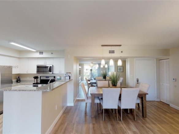 19701 E Country Club Dr # 5606, Aventura FL 33180 — #A10664418