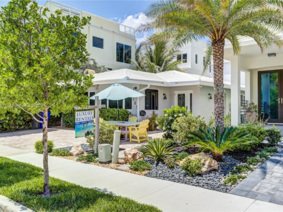 309 Oak St, Hollywood FL 33019 — #A10944641