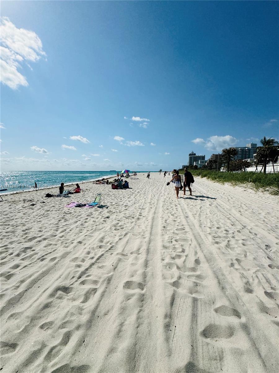 f3b61b38-101 5445 Collins Ave # 1520, Miami Beach FL 33140 — #A11775430