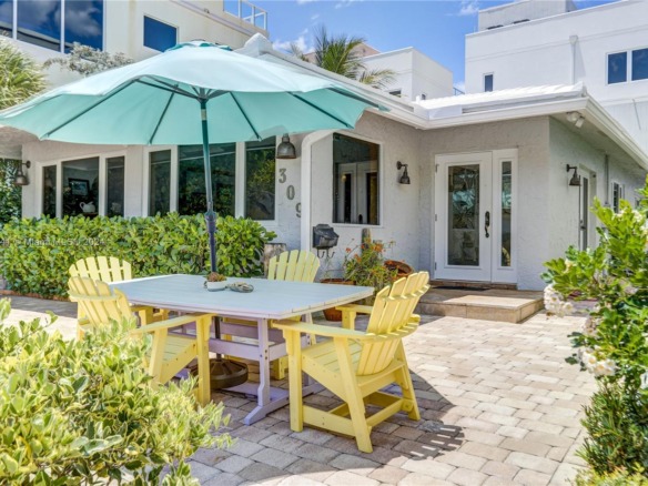 309 Oak St, Hollywood FL 33019 — #A10944641