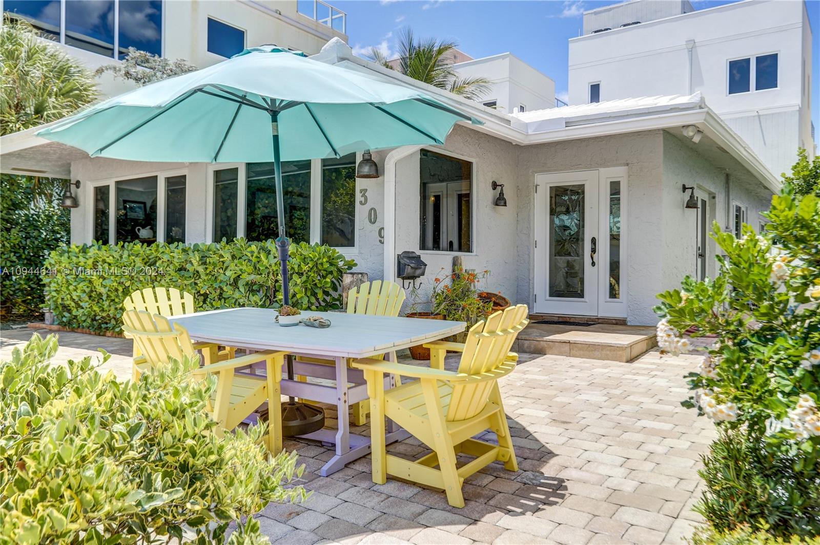 309 Oak St, Hollywood FL 33019 — #A10944641