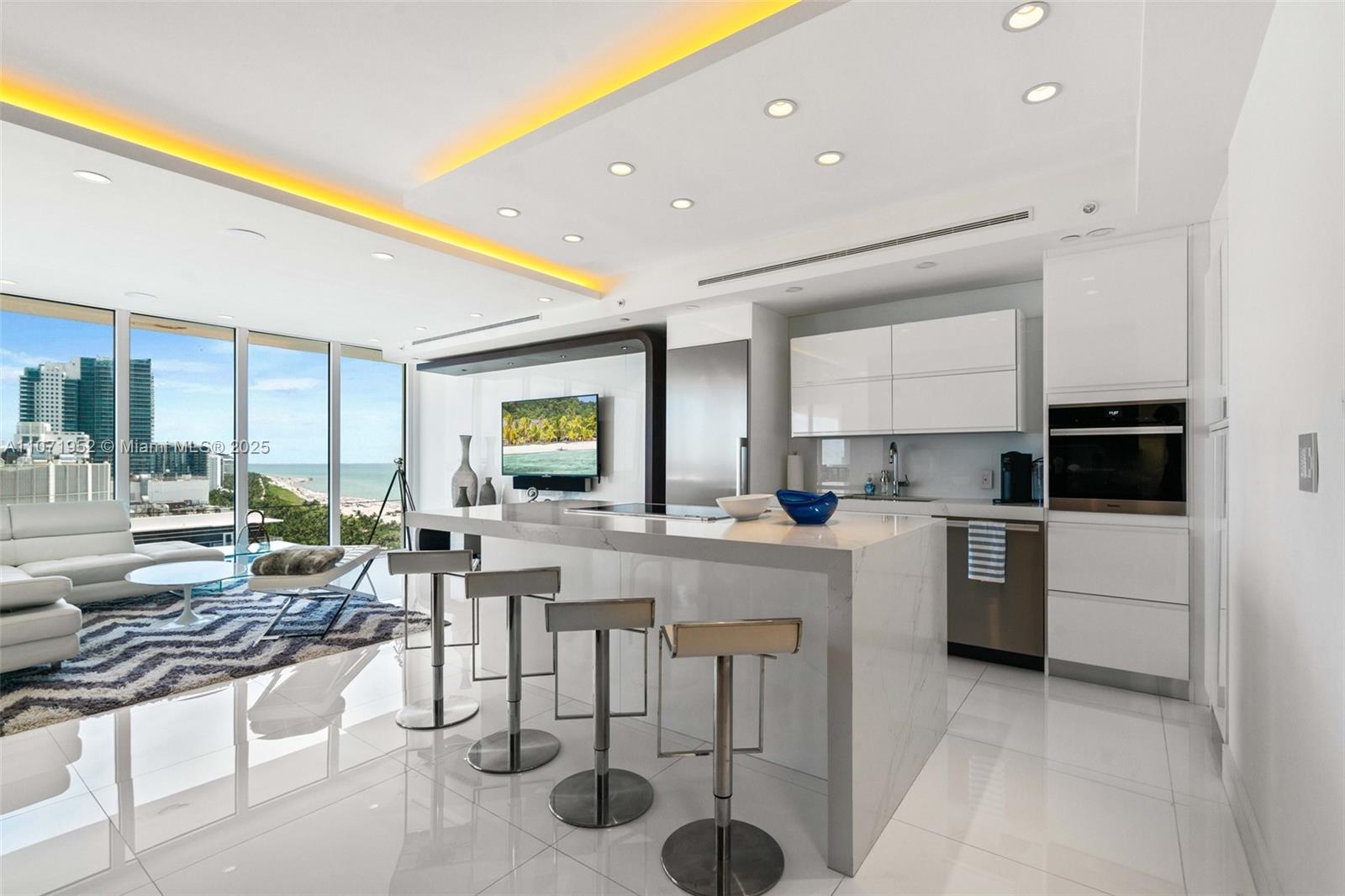 f3b61b38-298 100 Lincoln Rd, Miami Beach FL 33139 — #A11071952