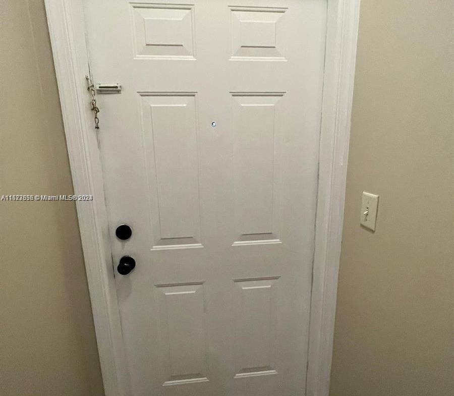 900