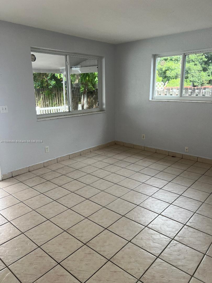 f3b61b38-87 2419 Lincoln St # 23B, Hollywood FL 33020 — #A11688088
